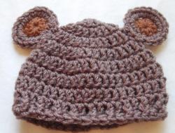 Knitted hats for newborn boys, knitted and crocheted: master class